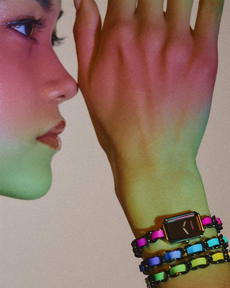 Chanel限量Electro膠囊系列「集合J12、Première等4大香奈兒腕表」披上電音彩虹光譜-復(fù)刻表