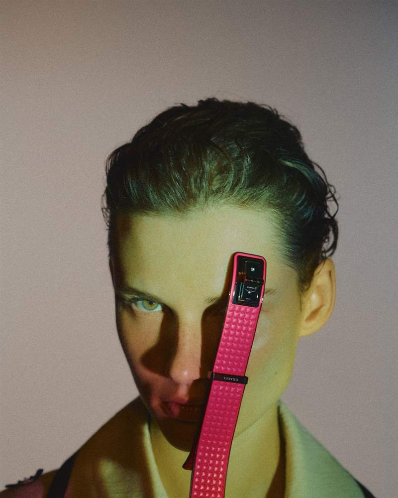 Chanel限量Electro膠囊系列「集合J12、Première等4大香奈兒腕表」披上電音彩虹光譜-復(fù)刻表