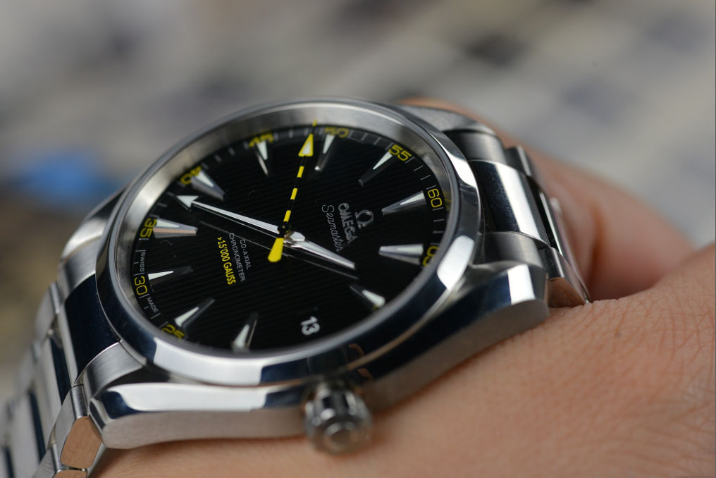 VS廠歐米茄海馬150米大黃蜂評測-復刻表