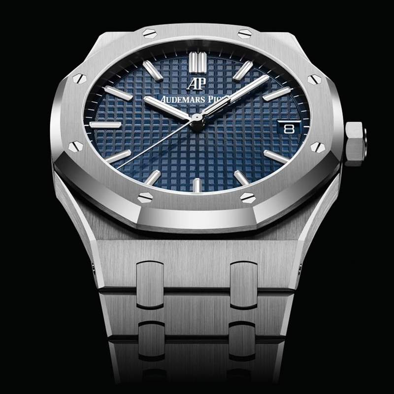 15450ST藍(lán)面的行情向來(lái)最高,目前更已衝到62,700美金的水準(zhǔn)。(Source:IG@audemarspiguet) AP皇家橡樹(shù)絕版15450ST手表最新行情藍(lán)色面盤(pán)比灰銀款貴2萬(wàn)美金-復(fù)刻表