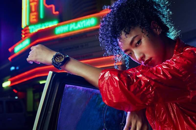 馭光者系列18K黃金夜光塗層自動(dòng)腕錶RM111-GD(圖片來(lái)源:ROMAGO) 獨(dú)立制表師ROMAGO黃金配夜光碳纖玩味新作漆黑中螢火蟲沖擊視覺(jué)-復(fù)刻表