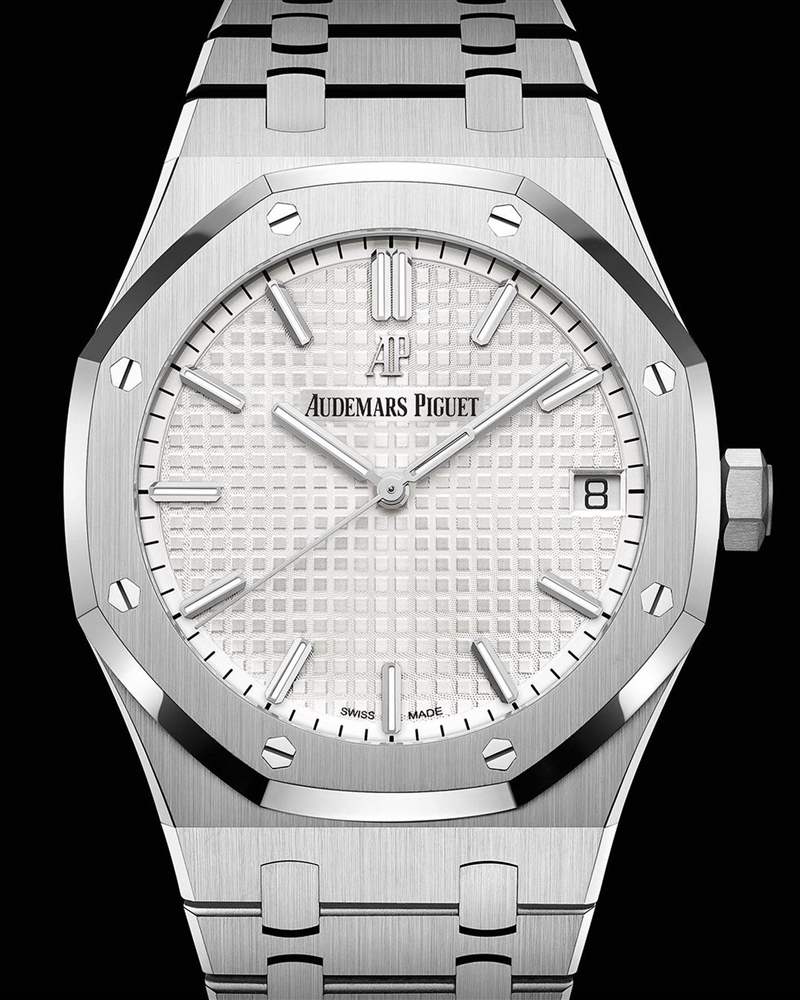 15450ST銀面目前二級(jí)市場(chǎng)價(jià)格約40,100美金(Source:IG@audemarspiguet) AP皇家橡樹(shù)絕版15450ST手表最新行情藍(lán)色面盤(pán)比灰銀款貴2萬(wàn)美金-復(fù)刻表