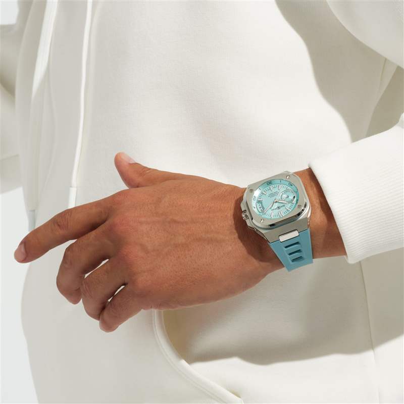 全新 BR X5 在 Kenissi 火車上推出Bell & Ross Hops-復刻表