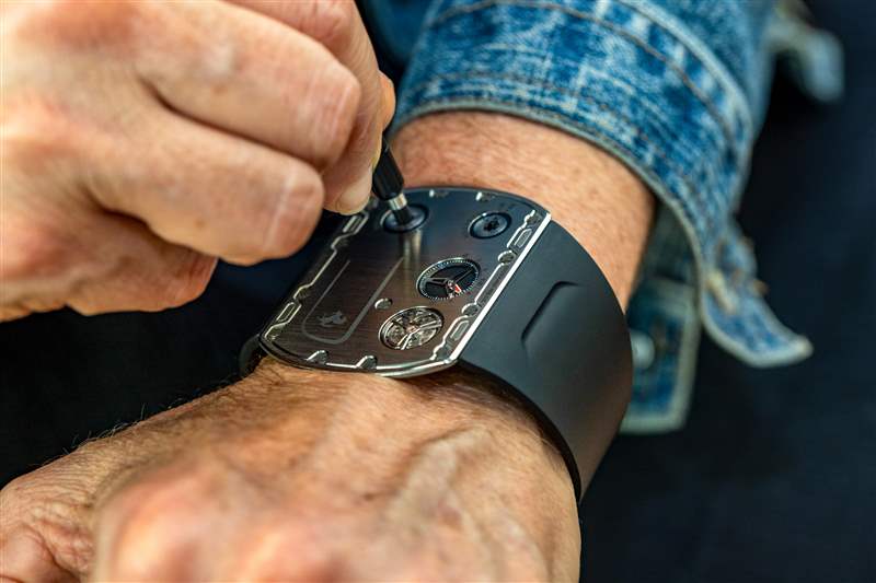 親身體驗佩戴世界上最薄的手表 Richard Mille RM UP-01 的感覺-復(fù)刻表