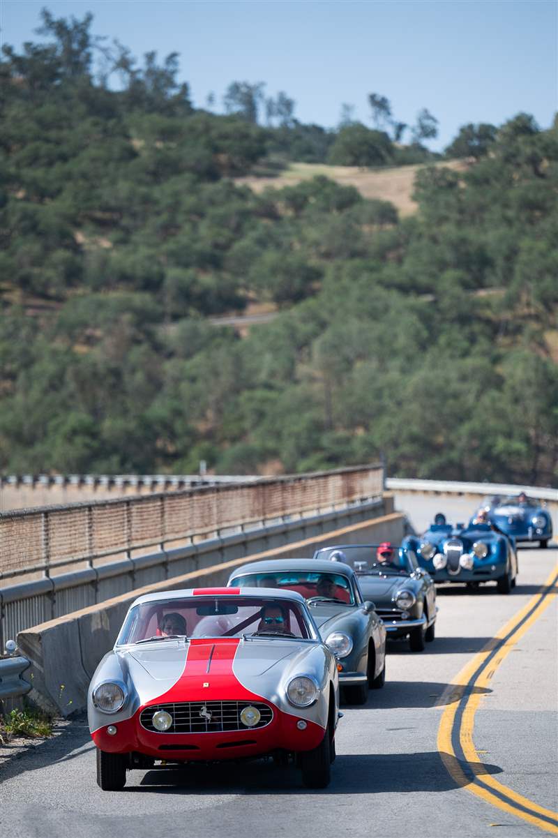 駕駛California Mille 復古跑車拉力賽的一天，佩戴蕭邦腕表-復刻表