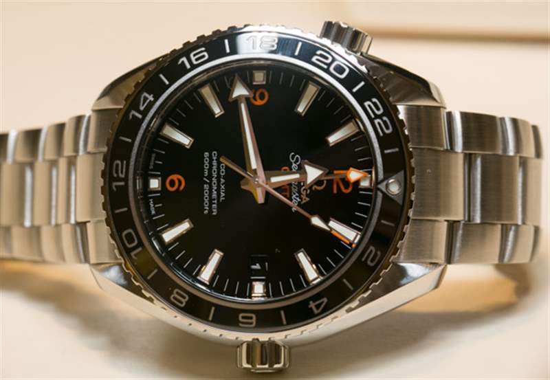 歐米茄海馬系列海洋宇宙格林威治標準時間腕表上手體驗-復刻表