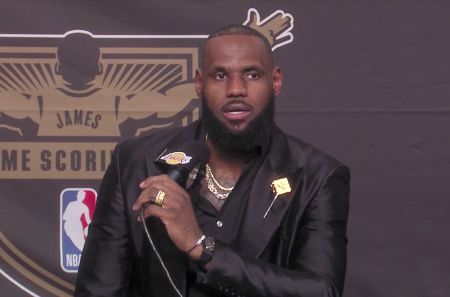 「詹皇」James躍居NBA歷史得分王 賽后訪問最愛的陶瓷表相伴-復(fù)刻表