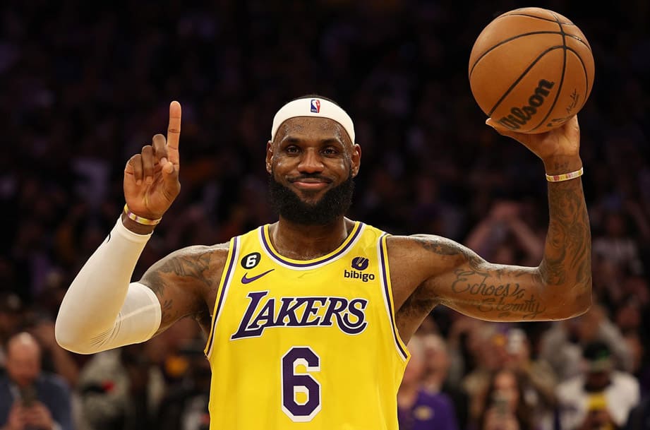 「詹皇」James躍居NBA歷史得分王 賽后訪問最愛的陶瓷表相伴-復(fù)刻表