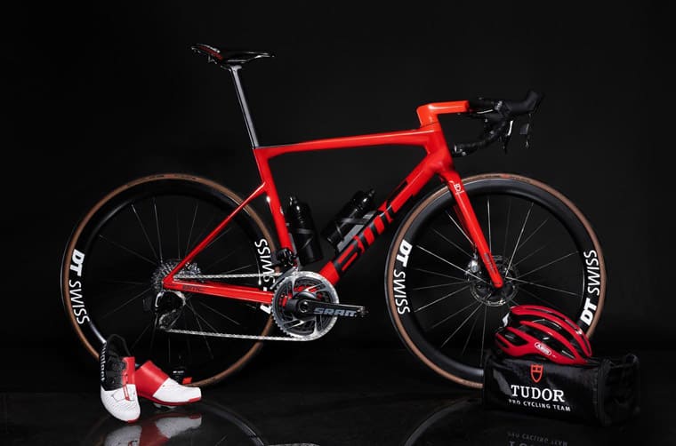 帝舵自行車隊摘下隊史首座職業(yè)賽冠軍車手戴特制Black Bay領(lǐng)獎-復(fù)刻表