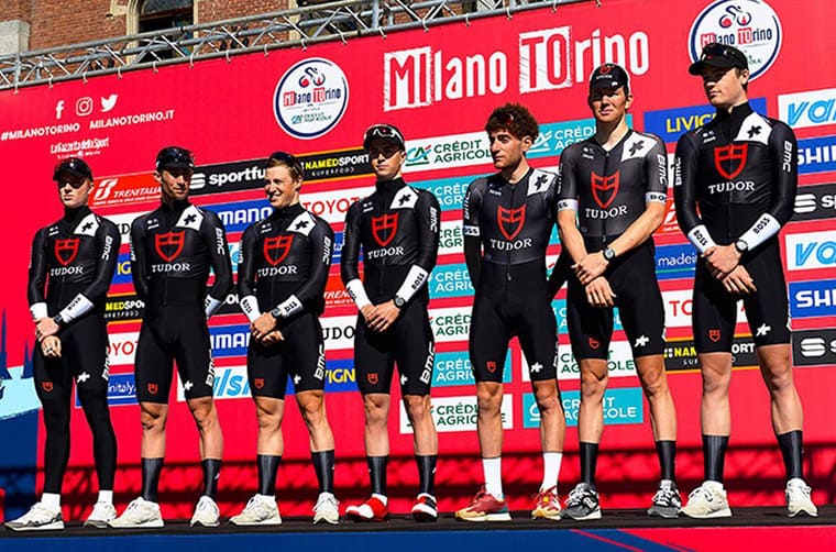 帝舵自行車隊摘下隊史首座職業(yè)賽冠軍車手戴特制Black Bay領(lǐng)獎-復(fù)刻表