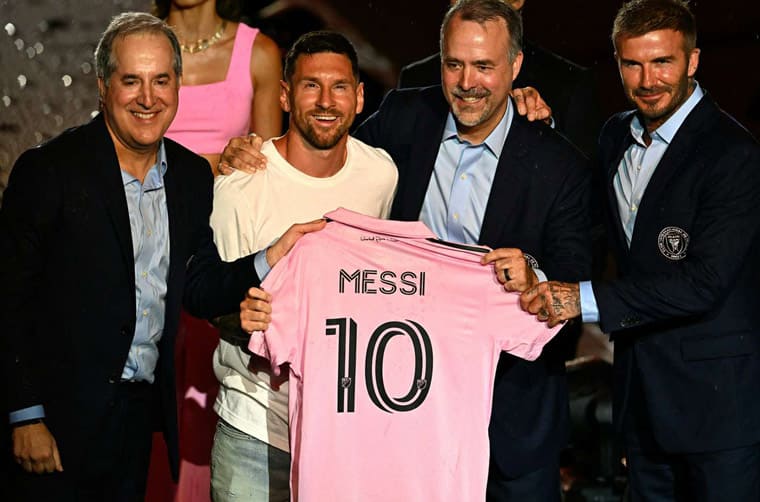 梅西轉(zhuǎn)戰(zhàn)邁阿密國際接下10號戰(zhàn)袍手上PP彩虹圈尤其吸睛-復(fù)刻表