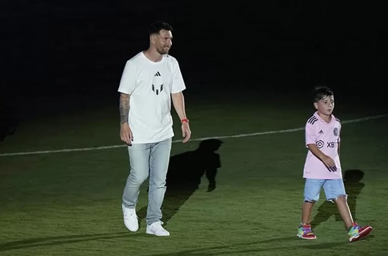 梅西轉(zhuǎn)戰(zhàn)邁阿密國際接下10號戰(zhàn)袍手上PP彩虹圈尤其吸睛-復(fù)刻表