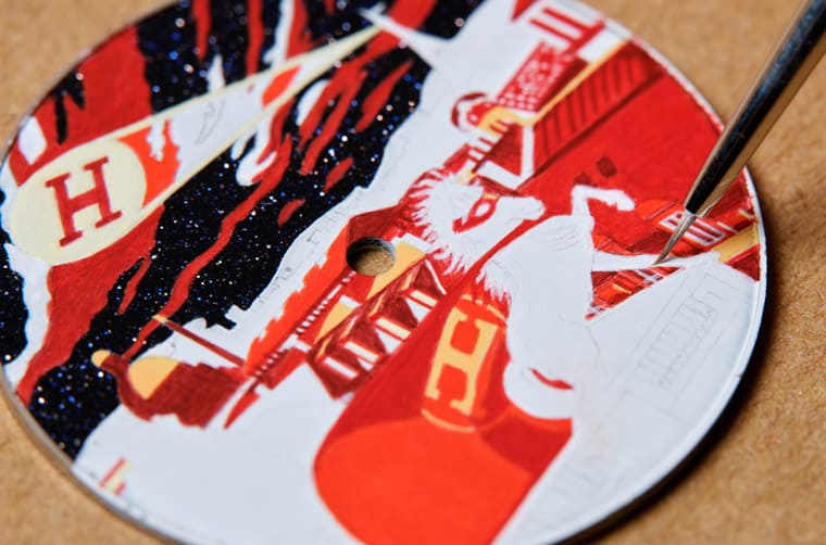 愛(ài)馬仕Slim d'Hermès工藝表把虛構(gòu)超級(jí)英雄微繪在砂金石面盤上-復(fù)刻表