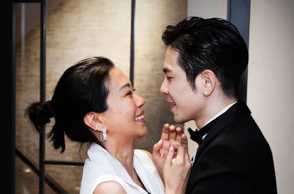 蕭敬騰向經紀人Summer求婚成功PP夯表、破億鉆戒真情露出-復刻表