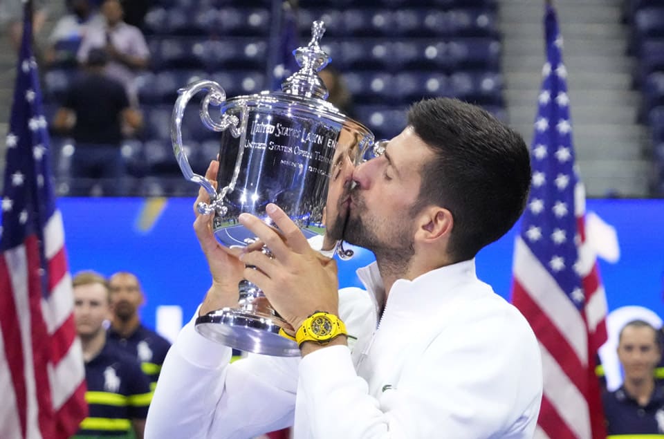 2023美網(wǎng)喬科維奇勇奪第24座大滿貫冠軍手上再度亮出高話題陶瓷表-復刻表