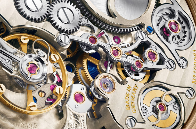 朗格Zeitwerk十進制三問表改采品牌獨家蜂蜜金材質(zhì)亮相-復刻表